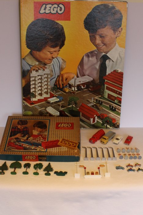 Vintage - Town Plan 810 with 230 - 231 - 233 - 270 - 4 cars and 700/3a in box - Lego System - 1956/1965