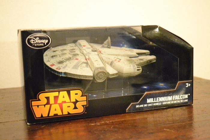 NEW Disney Store Star Wars Millennium Falcon Die Cast Vehicle Ship