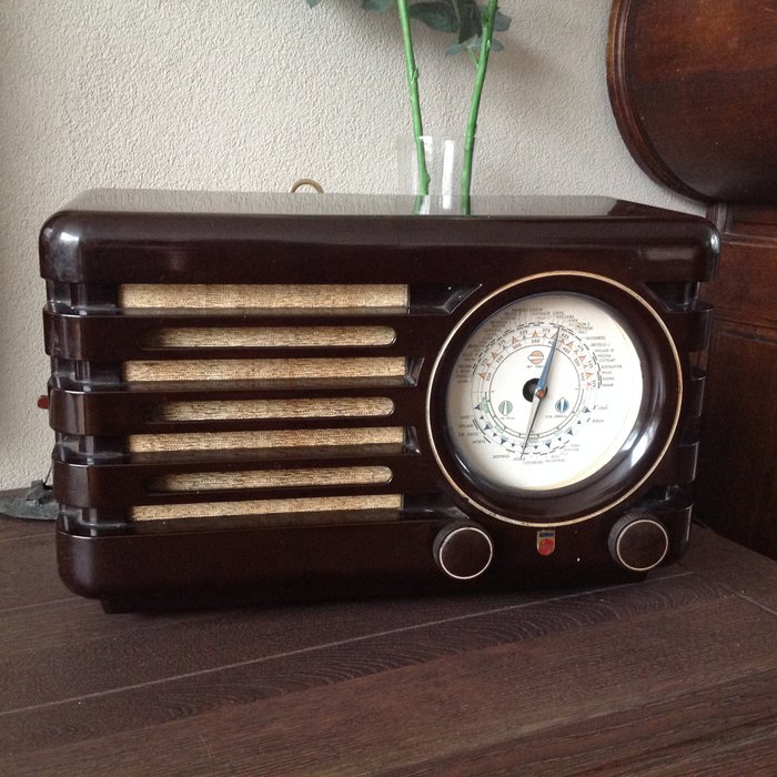 Philips bakelite radio BX 373A