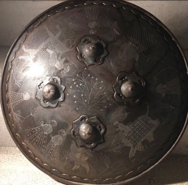 Antique round shield, Indian origin, with silver drawings on metal - with representation of figures and elephants