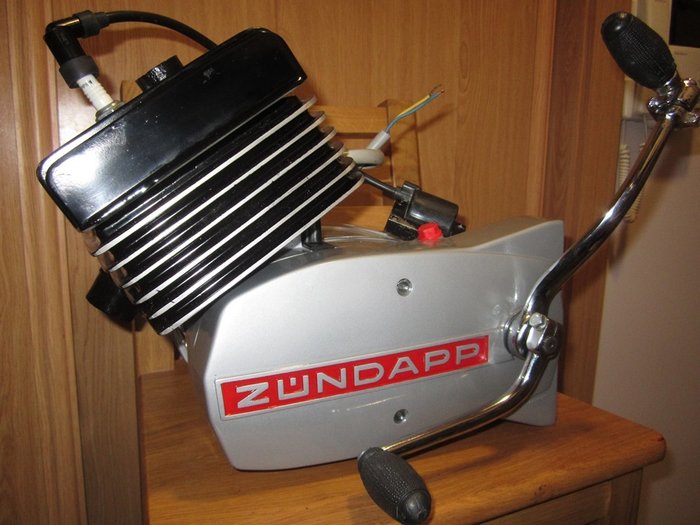 ZÜNDAPP - moteur 284-12 restauré KS 50 refroidi par eau
