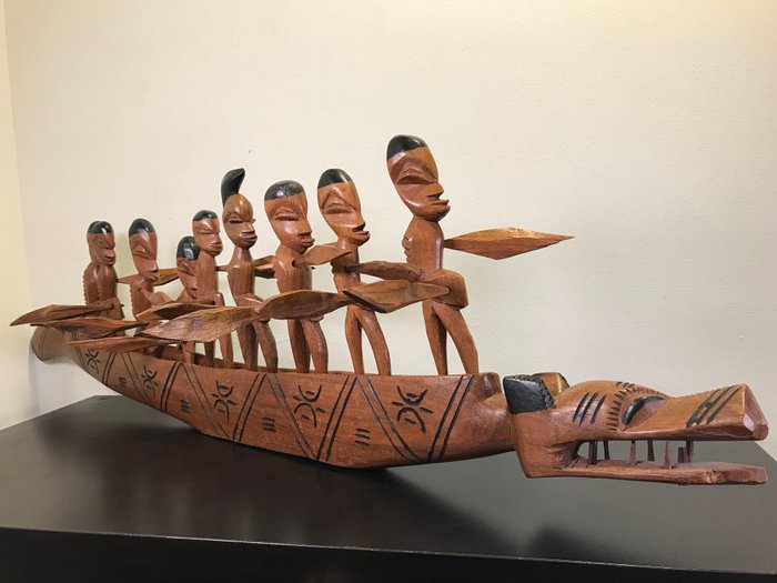 Very long African dragon boat, complete with 9 rowers-beautiful wood carving-Africa-