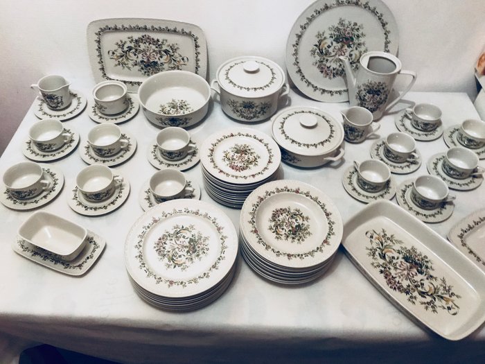 Villeroy & Boch, Trianon Dinner service inspired by an original design from the 18th century, 72 pieces