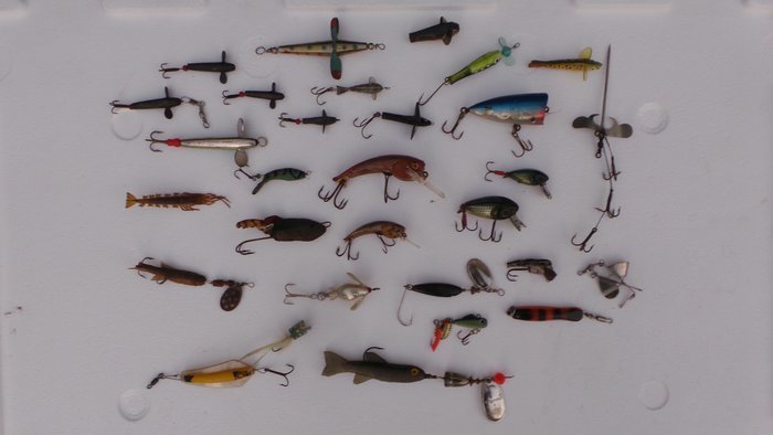 A large lot with 29 pieces of old lures for pike and perch, branded DAM Flopy Rublex Mepps lures