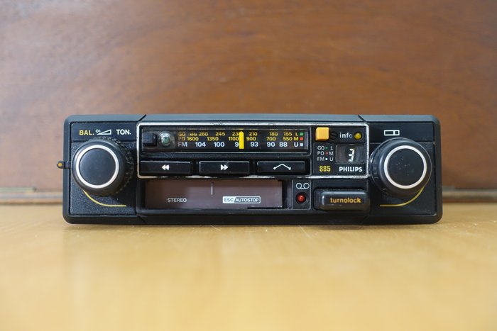 Klassieke Philips autoradio / cassettespeler - stereo met Turnolock
