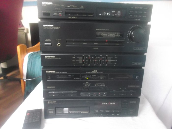 Vintage Pioneer Hi-Fi set xd-z62m graphic equalizer dual tape deck 6-disc CD player and tuner