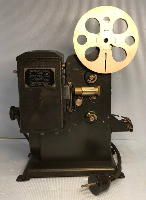 Kodascope Eight model 40 home movie cine projector 1932 for 8 mm film