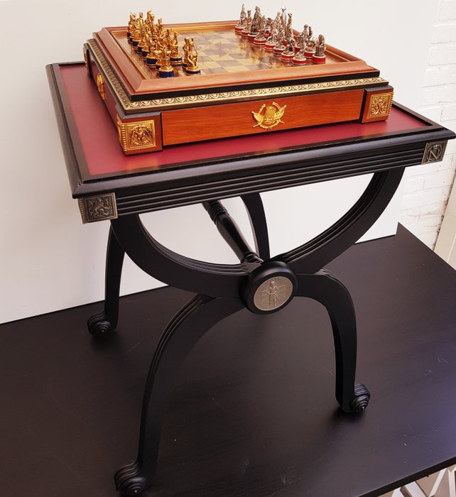 Deluxe Edition of the Battle of Waterloo chess set and chess table - 24kt gold and silver - Franklin Mint