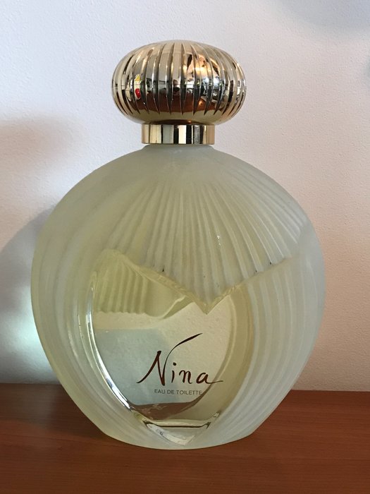 Nina Ricci 420ml bottle from Lalique collection