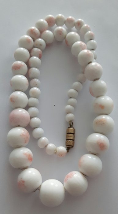 Antique Angel skin coral necklace from 1940