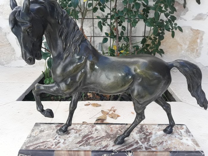 After Charles Valton - Large sculpture in spelter - Horse on a marble base - France - first half 20th century