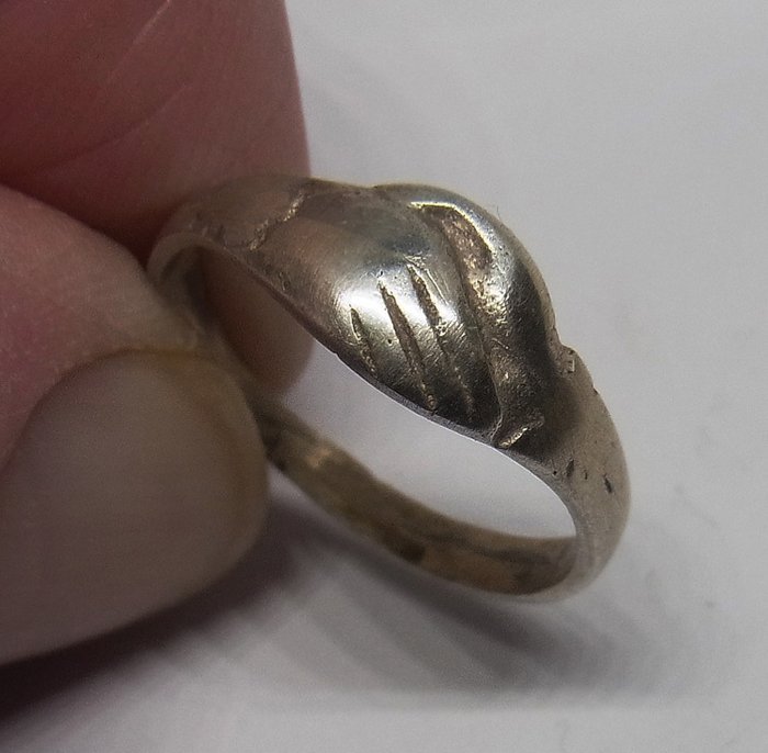 Medieval Silver Clasped-Hands  " Fede Ring "