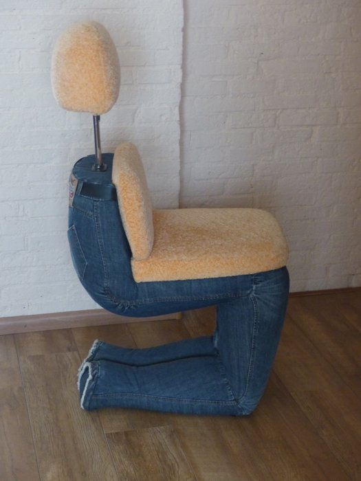 Bull sit design chair - beautiful bottom in jeans