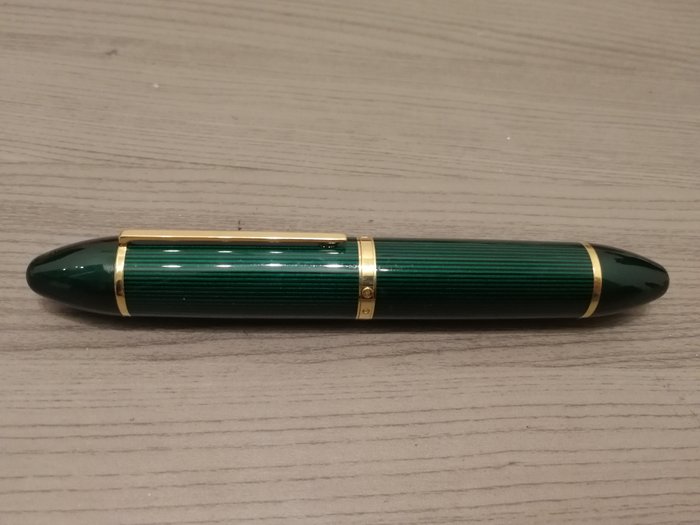 Rare Louis Vuitton Cargo green striped fountain pen, in mint condition - Catawiki