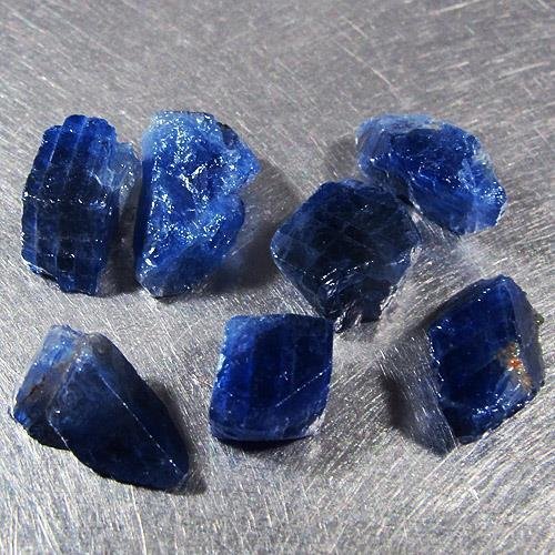 Beautiful unheated natural rough blue sapphire, Madagascar - 35,57ct (7