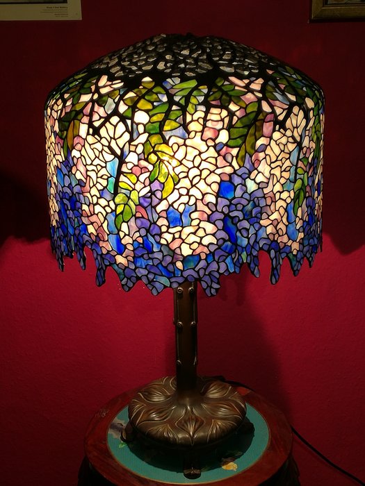 Tiffany Lamp Wisteria, 47 cm diameter, 70 cm height - Catawiki
