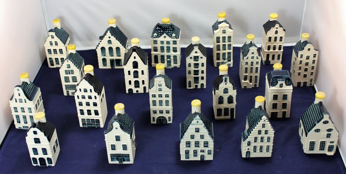 20 Delft Blue KLM houses - Bols - # 21 through 65 - including house 48!  (The Rembrandt House) - Catawiki