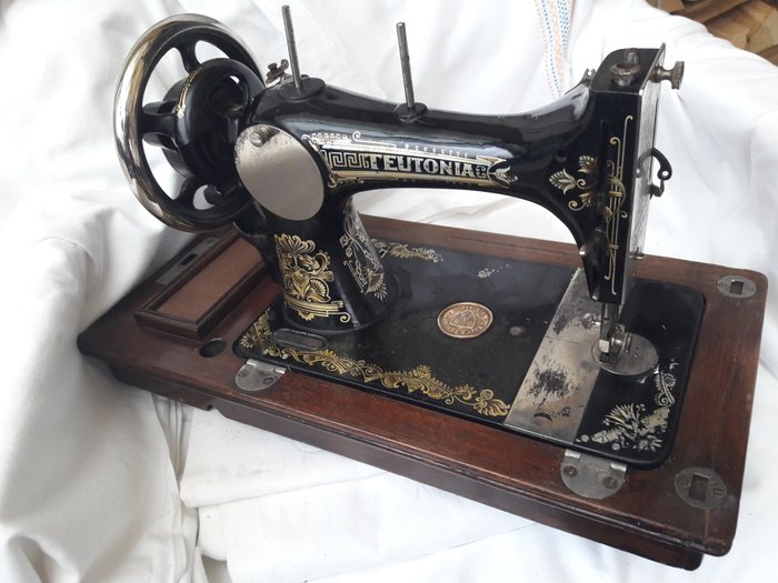 Sewing machine Teutonia, Germany, 1909