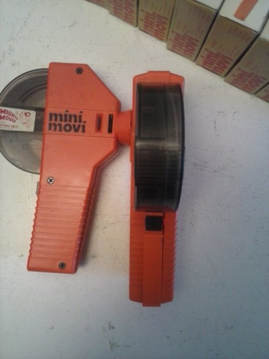 Mini movi 1978-hand film projector for children