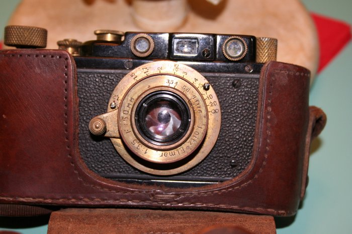Russian copy of the Leica III DRP Ernst Leitz Wetzlar serial No. 122409 with leather case