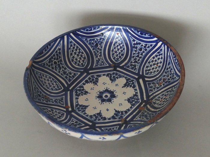 Ceramic dish - Fez, Morocco - End of 19th century (29 cm)