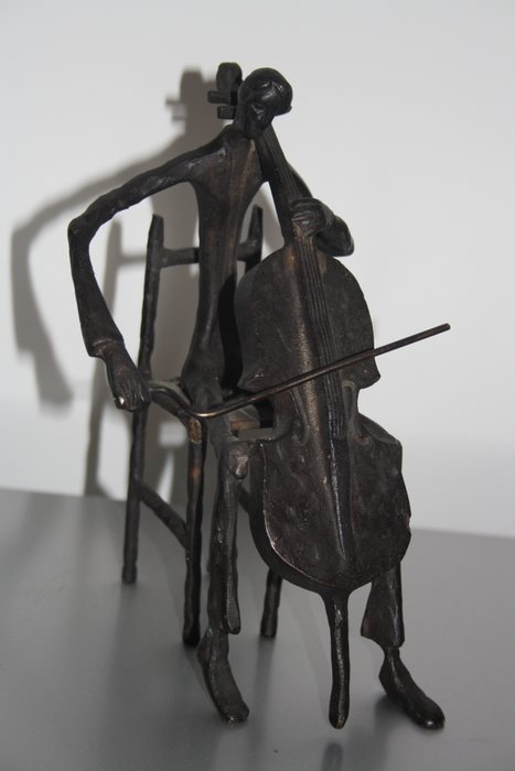 In the taste of Giacometti - sculpture  'violoncelliste jouant assis' - 20th century