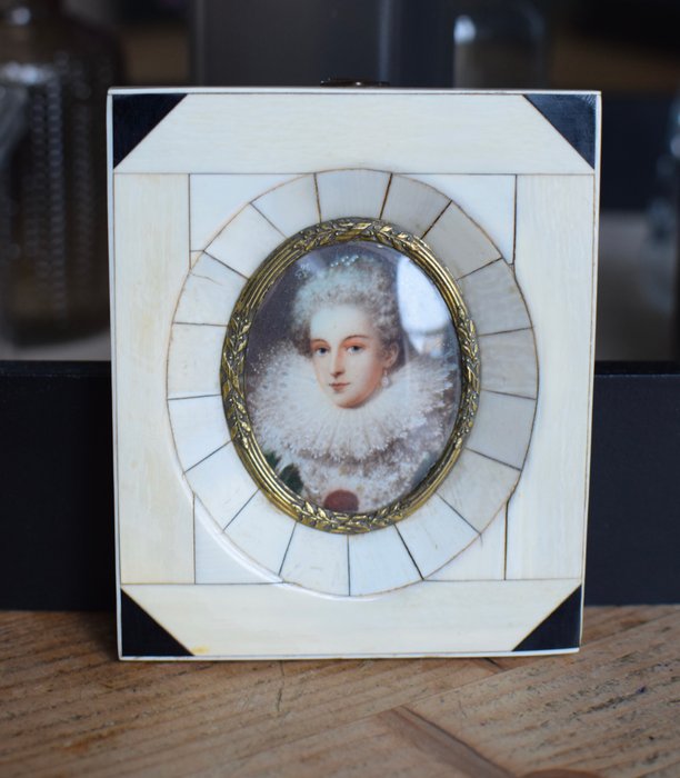 Hand-painted ivory miniature painting in ivory frame - England - 19th century