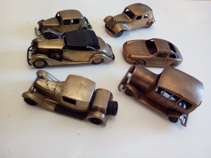 Cars in brass - FAL - one TRACTION, a ROLLS ROYCE PHANTOM 3 of 1930, a BUGATTI type 44 of 1928 of Italian brand, three brass unbranded cars - Porsche, Traction and Tacot