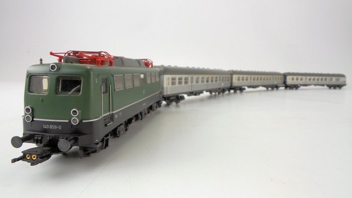 Märklin H0 - 26511 - Commuter train with a Series BR 140 and 3 "Silberlinge" of the DB