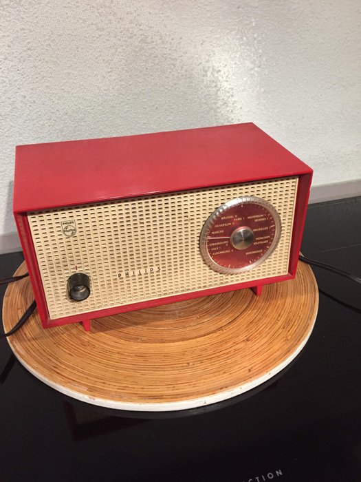 Zeer mooie radio Philips, vintage rood, goed werkend