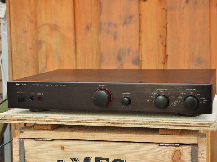 Rotel RC-995 preamp from the elite class