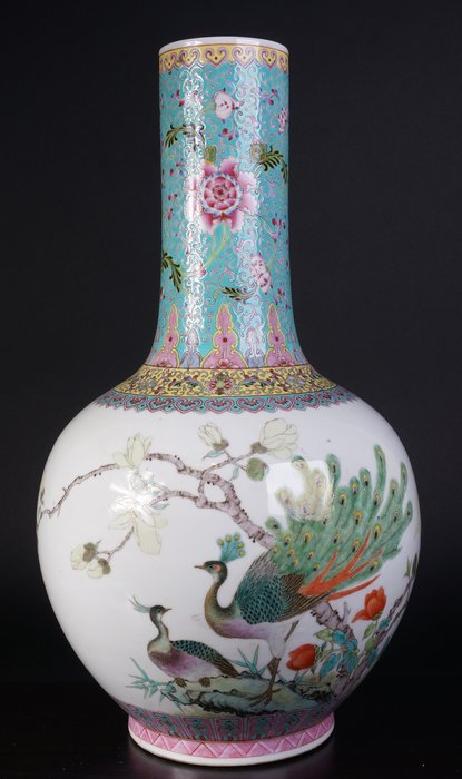 Famille rose vase, marked Qianlong - China - 2nd half 20th century
