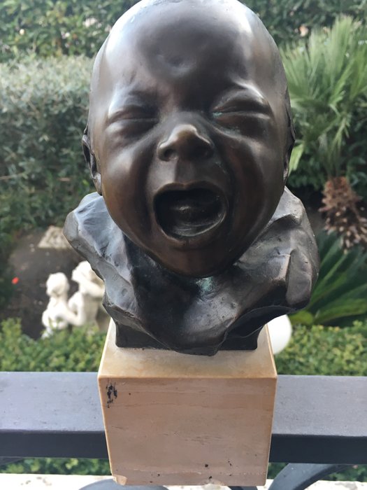 Bernardo Balestrieri (1884-1965) - bronze sculpture of a crying baby - circa 1920-1930