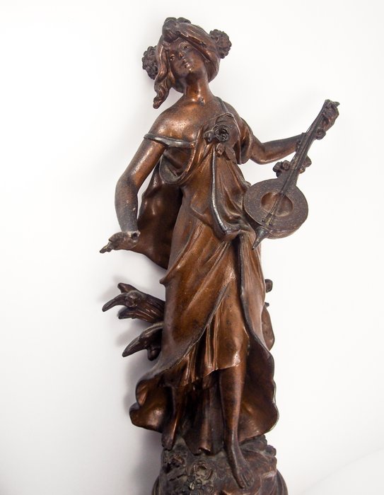 Auguste Moreau (1834-1917) - Woman wit a mandolin - Spelter sculpture
