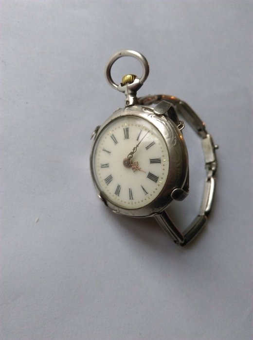 rare pocket watch of the ‘Poilus’ WW1, can turn into wrist watch, works