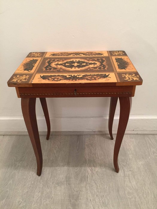 Intarsia table with Reuge music box - 1960 - Italy / Switzerland