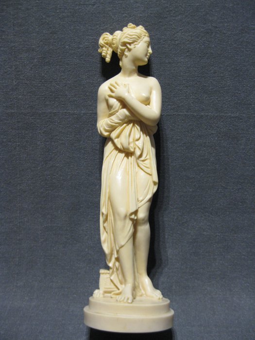 Skulptur - A. SANTINI Classic Figure Roman Female Bather - Alabaster
