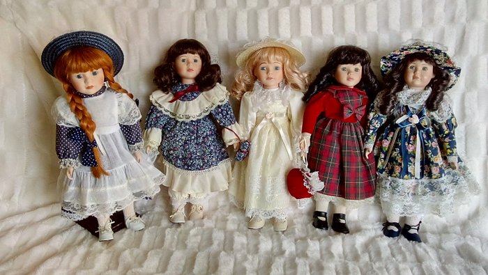 Set of 5 handmade dolls The Promenade Collection