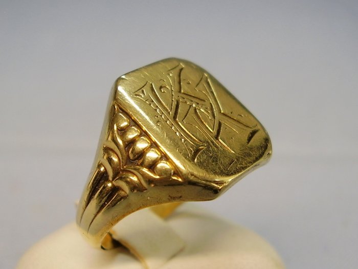 antique 14 kt golden signet ring hand-engraved monogram "K.K"