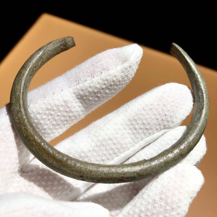 Prähistorisch, Bronzezeit Bronze Armband - 8cm.