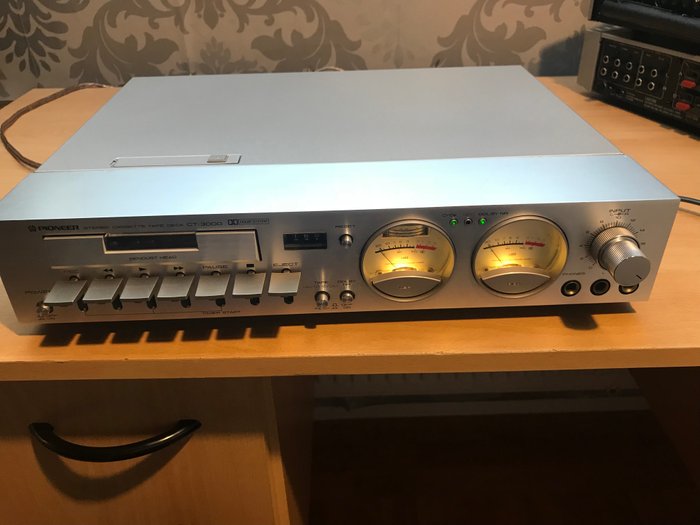 Pioneer CT-3000 cassette deck; midi-classic with unique porthole meters