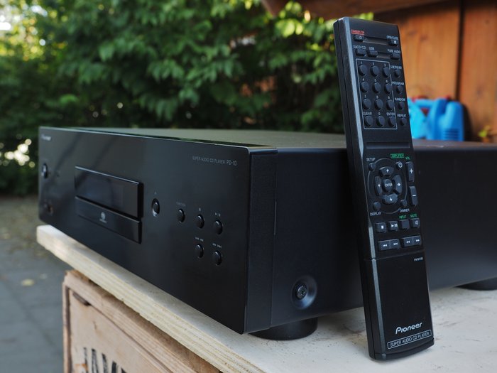 Pioneer PD-10-K;  op geluidskwaliteit getrimde twee-kanaals  SACD player in luxe uitvoering met remote 