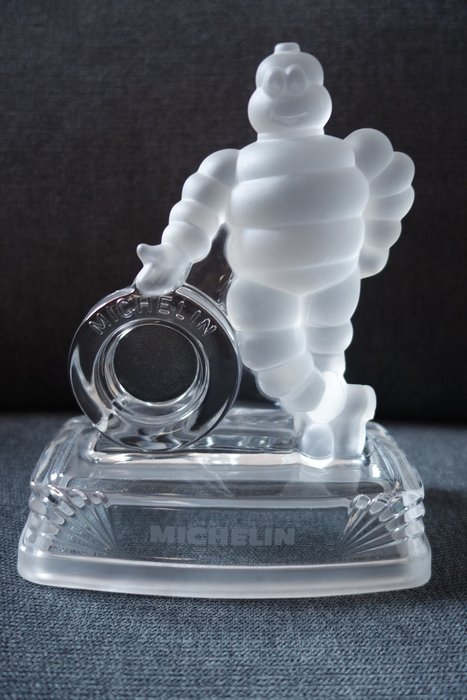 bibendum Michelin presse-papier en cristal - michelin - 2005 (1 objets) 