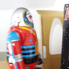 JAPANESE TIN TOY ASTRONAUT LITHOGRAPHED COLLECTORS TOY NIB  OSAKA TIN TOY INST. 