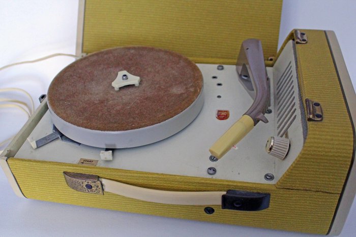 Suitcase record player Philips AG9148