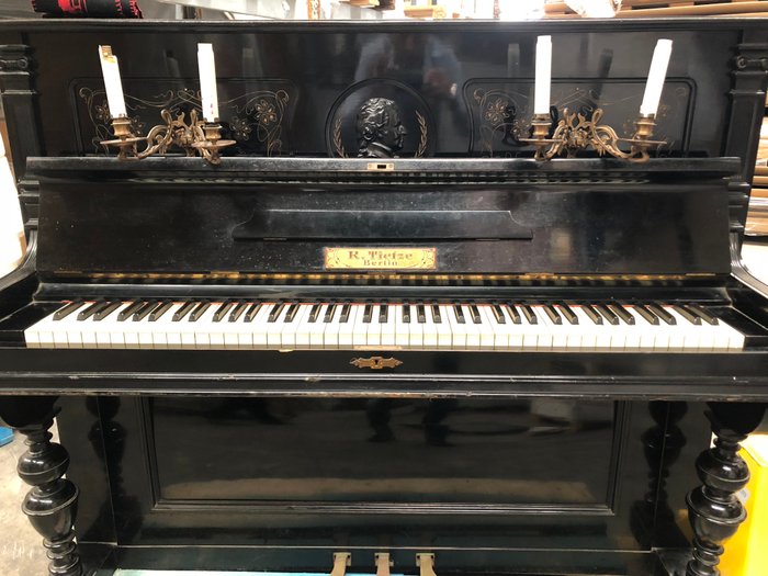 Antique upright piano - R.Tietze - serial no. 8469 - late 19th-century - Berlin