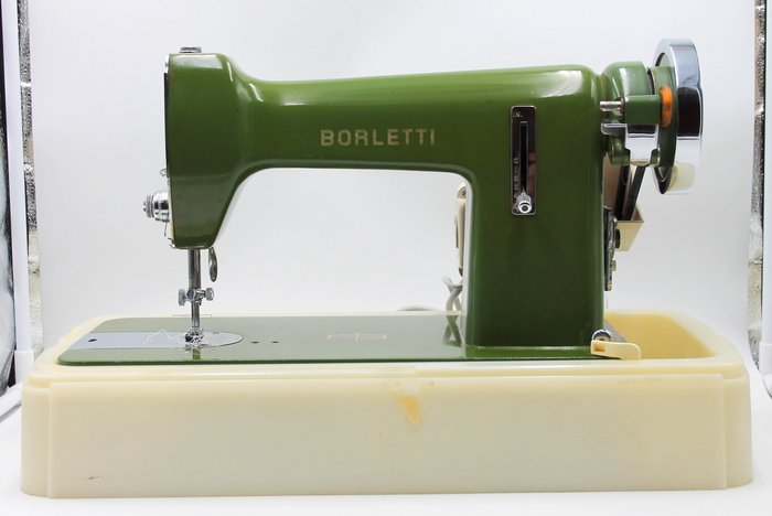 Borletti Milano - Machine à coudre - Borletti type B.C.D 1002 de 1 - Fer (fonte/fer forgé)