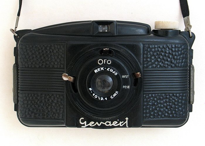 Gevaert REX LUJO - Bakelite camera made in Argentina (1946)
