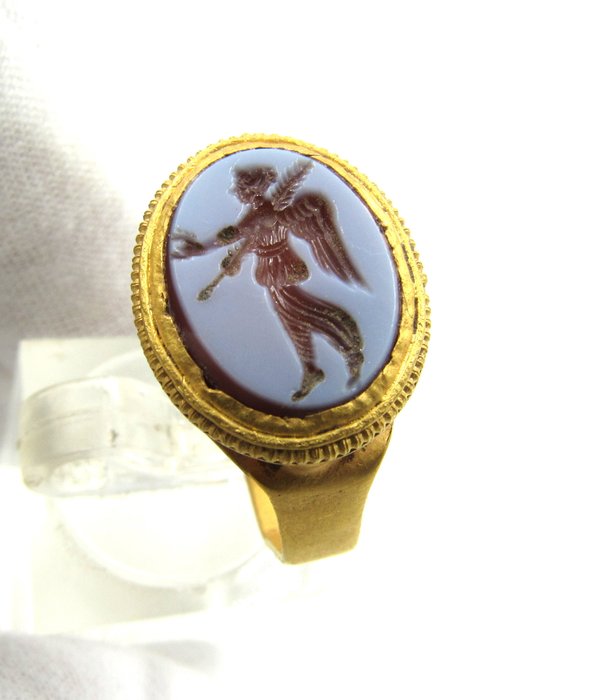 Romerska antiken Guld Ring med Nicolo Intaglio med Winged Hermes - 2.1cm 