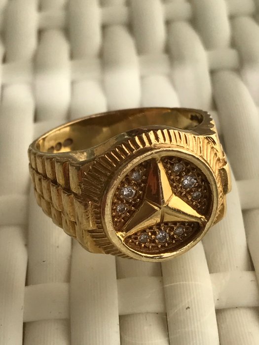 Ring in 18 kt gold for men with Mercedes mark - Size 21